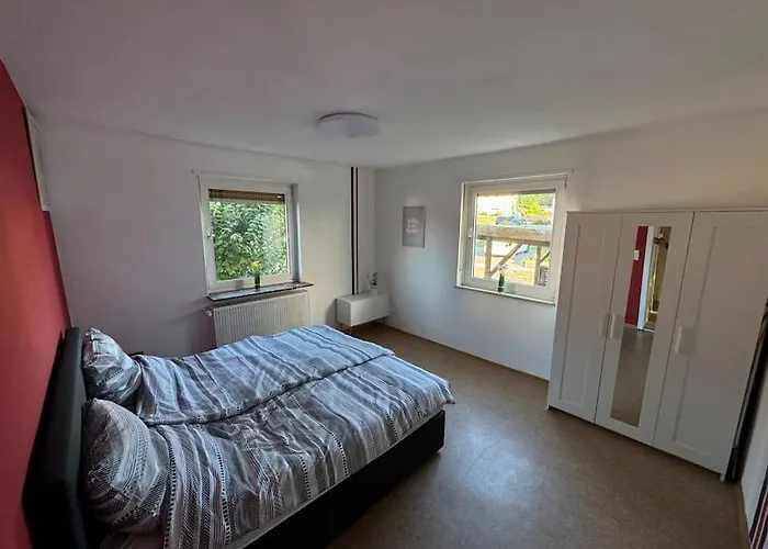 Ferienwohnung-Viel Platz-Grosser Eingezaeunter Garten-Vollausgestattete Kueche-Wallbox