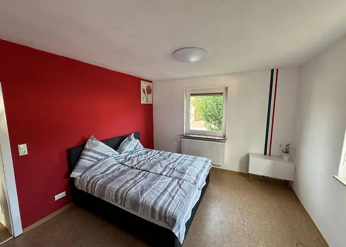 Ferienwohnung-Viel Platz-Grosser Eingezaeunter Garten-Vollausgestattete Kueche-Wallbox
