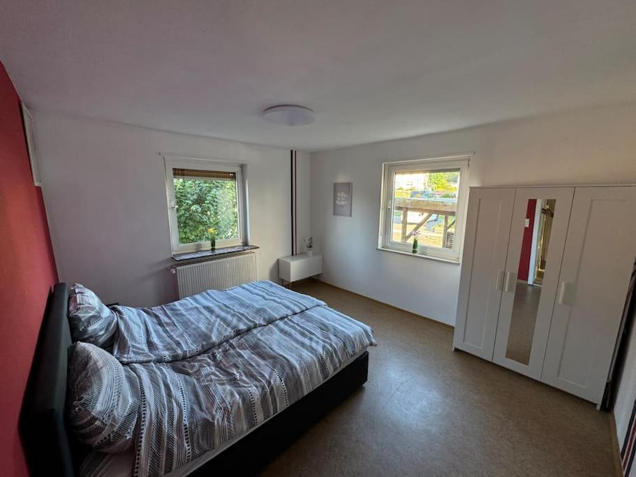 Apartment Ferienwohnung-viel Platz-grosser Eingezaeunter Garten-vollausgestattete Kueche-wallbox