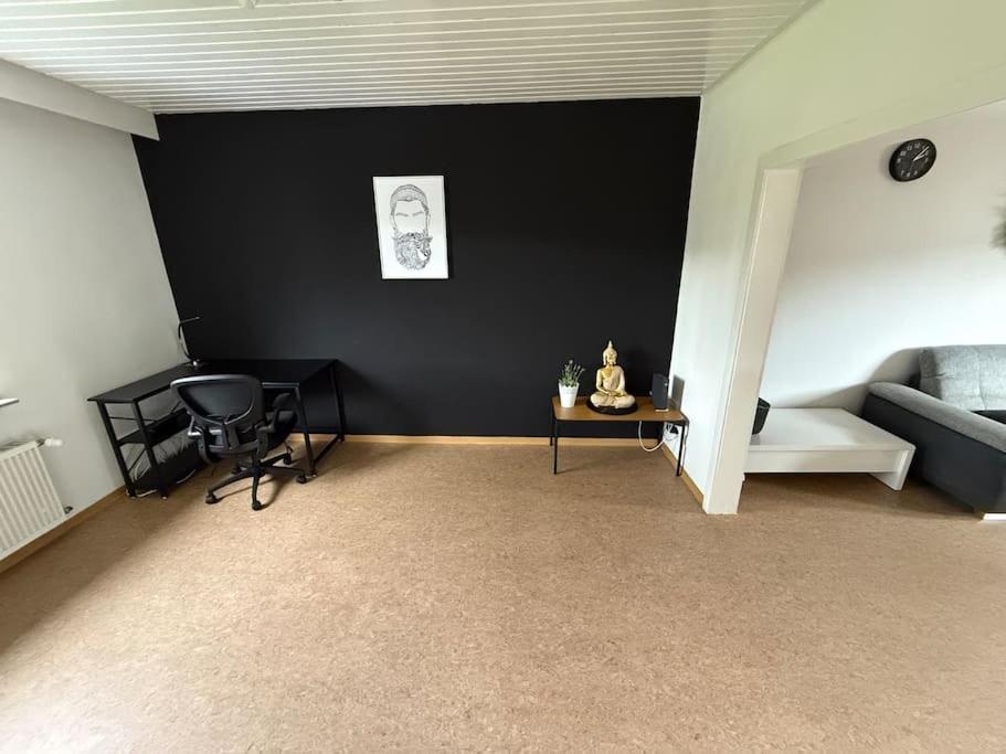 Apartment Ferienwohnung-viel Platz-grosser Eingezaeunter Garten-vollausgestattete Kueche-wallbox