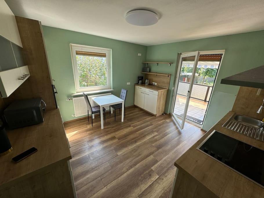Ferienwohnung-viel Platz-grosser Eingezaeunter Garten-vollausgestattete Kueche-wallbox Apartment *