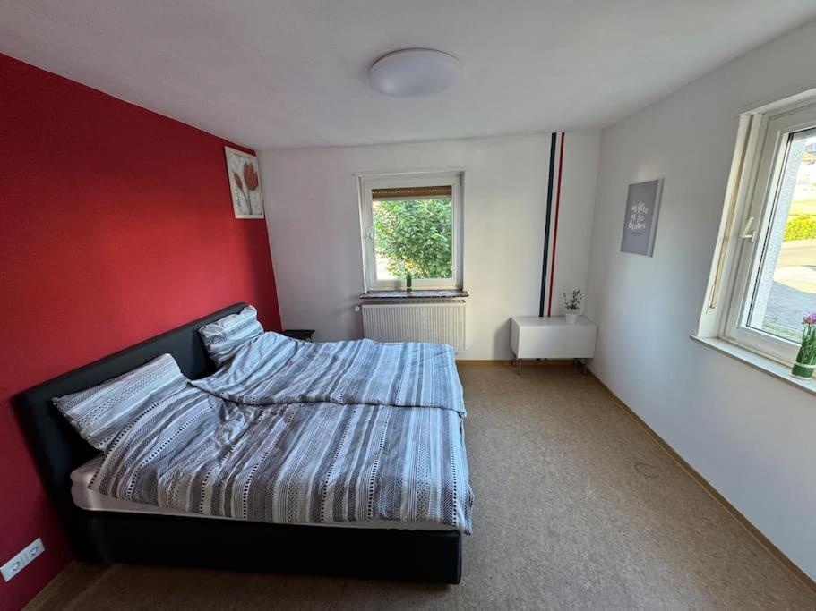 Apartment Ferienwohnung-viel Platz-grosser Eingezaeunter Garten-vollausgestattete Kueche-wallbox Kuenzell