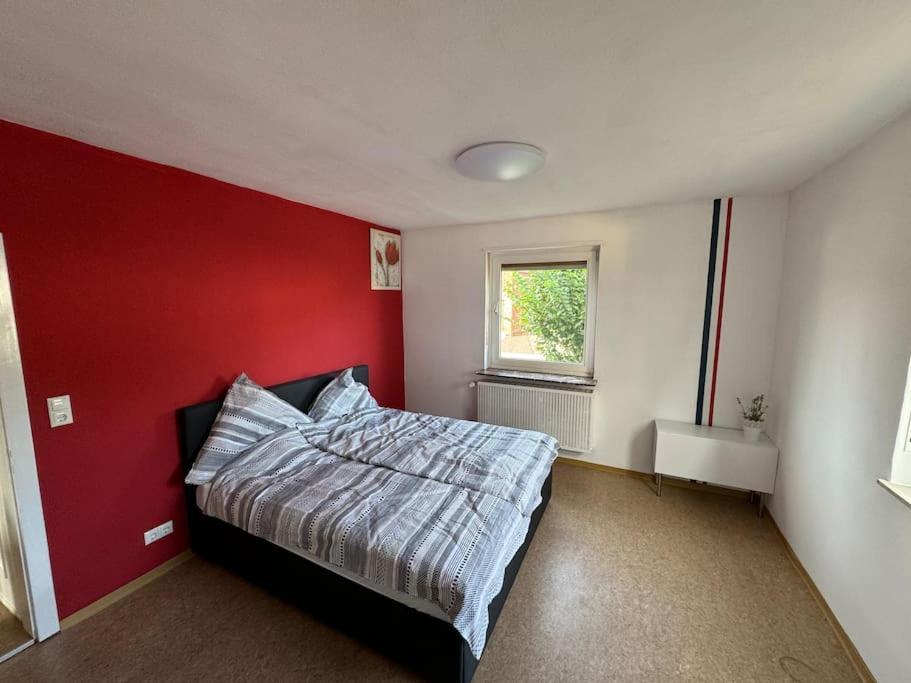 Ferienwohnung-viel Platz-grosser Eingezaeunter Garten-vollausgestattete Kueche-wallbox *